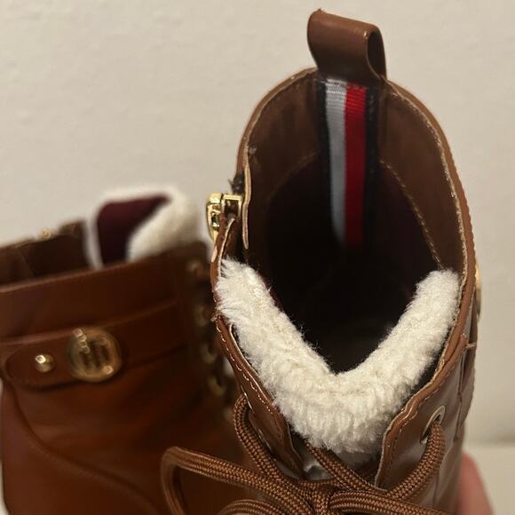 Tommy Hilfiger Women 7.5 Camel Brown Sherpa Heel Boots Essie Lace Up - Picture 5 of 8